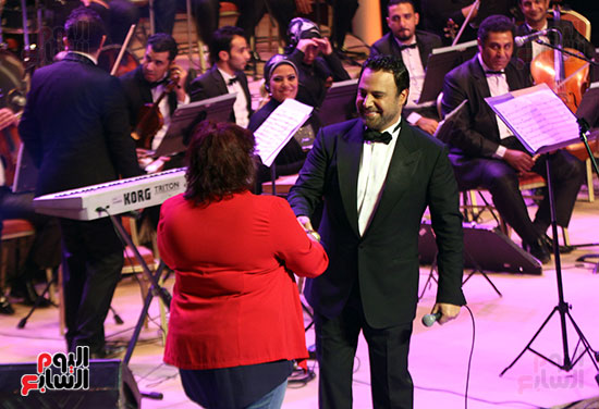 تكريم عاصى الحلانى خلال حفلة بمهرجان الموسيقى العربية (1)