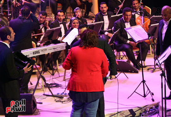 تكريم عاصى الحلانى خلال حفلة بمهرجان الموسيقى العربية (2)