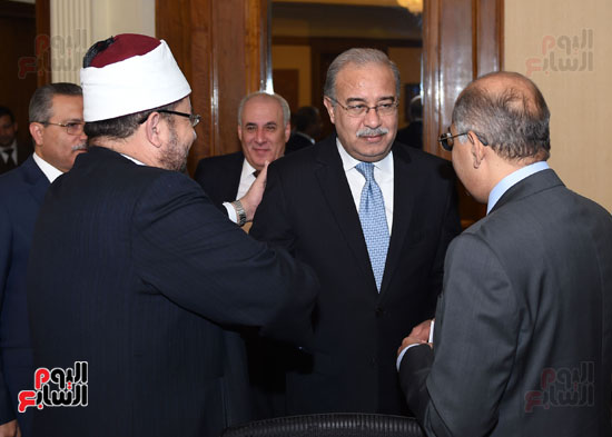 المهندس شريف إسماعيل رئيس الوزراء مع وزير الأوقاف 