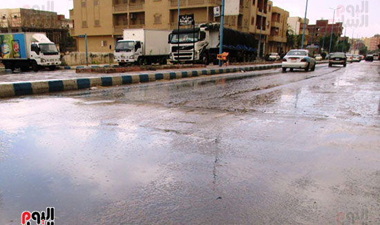  آثار سقوط الأمطار الخفيفة بشارع علم الروم بمطروح