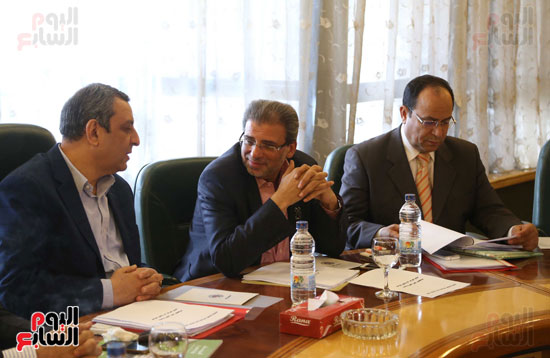 خالد يوسف مع نقيب الصحفيين