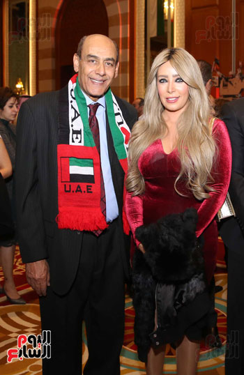 الفنان أحمد بدير مع أحد حضور الحفل