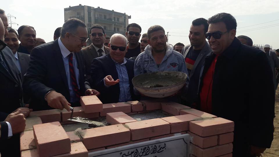  نائب وزير الاسكان ومحافظ بورسعيد يضعان حجر الاساس للمشروع