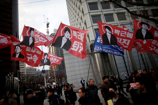 مظاهرات المحتجين على سياسة رئيسة كوريا الجنوبية