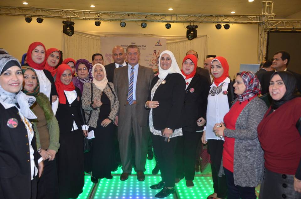 2-             صورة جماعية لمحافظ كفر الشيخ مع عضات المجلس القومي للمرأة