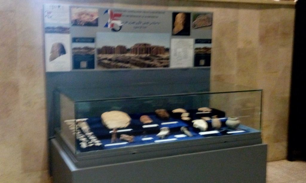 معرض آثرى يضم 22 قطعة آثرية من أعمال البعثة الفرنسية بالرمسيوم