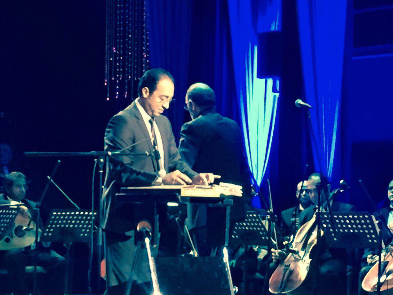 عازف القانون ماجد سرور خلال مشاركته في مهرجان الموسيقى العربية