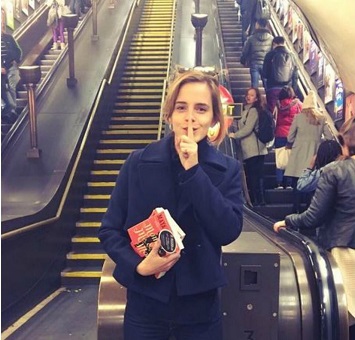 •	 إيما واتسون فى مترو لندن 