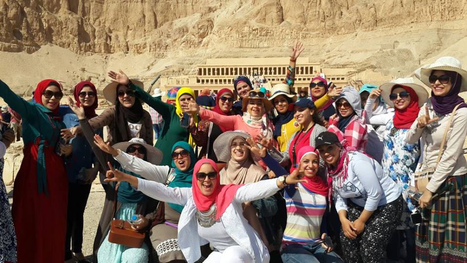 250 فتاة بالفوج الخامس لرحلات "قطار الشباب" في زيارة لمعابد البر الغربي بالأقصر