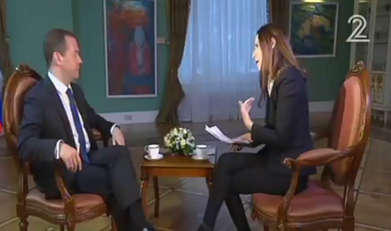 جانب من حوار رئيس وزراء روسيا فى التلفزيون الاسرائيلى
