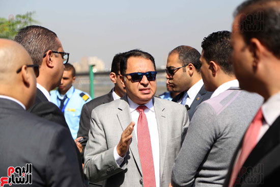 وزير الصحة أثناء تفقده هئية الاسعاف المصرية
