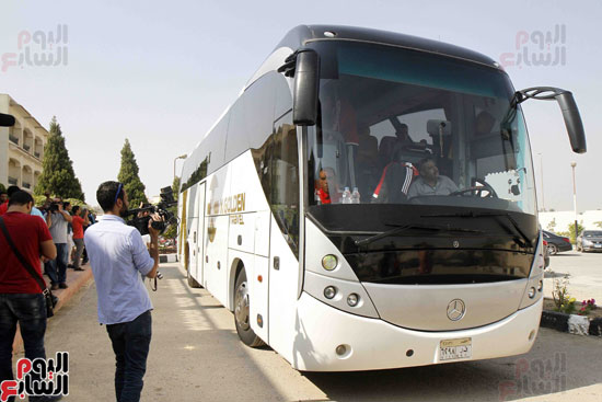 حافلة المنتخب الوطني قبل الاقلاع الي الاسكندرية لبدء معسكر المنتخب 