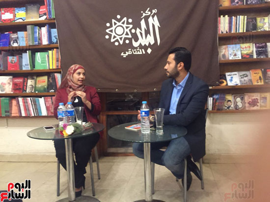 عمرو خليل يناقش الكاتبة هبة احمد