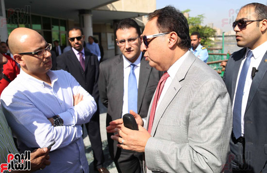 وزير الصحة مع الزميل وليد عبد السلام