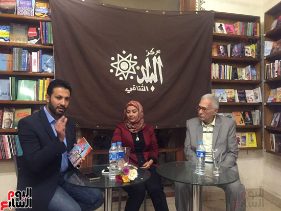 ابو زهرة يشارك عمرو خليل حفل توقيع الكتاب