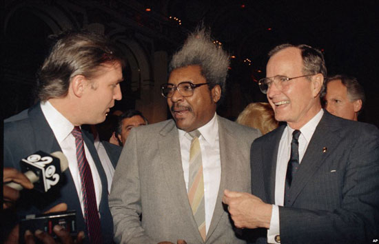 ترامب مع جورج بوش الأب وقت توليه منصب نائب الرئيس عام 1988