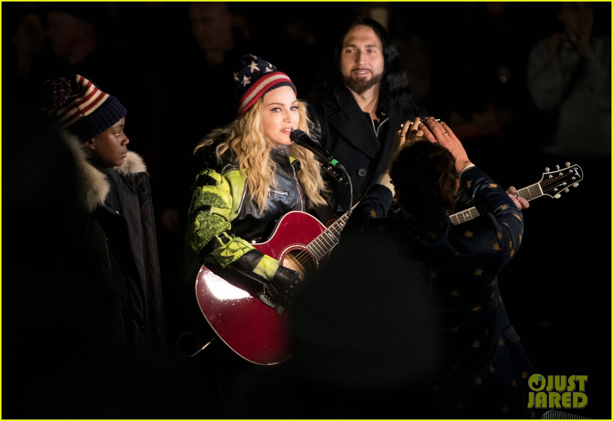 filename_0=madonna-gives-suprise-concert-in-support-of-hillary-clinton-;filename_1=01