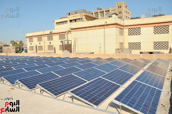 جابر نصار يتفقد محطة الطاقة الشمسية