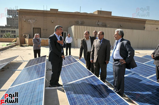 العاملون بالطاقة الشمسية بجامعة القاهرة