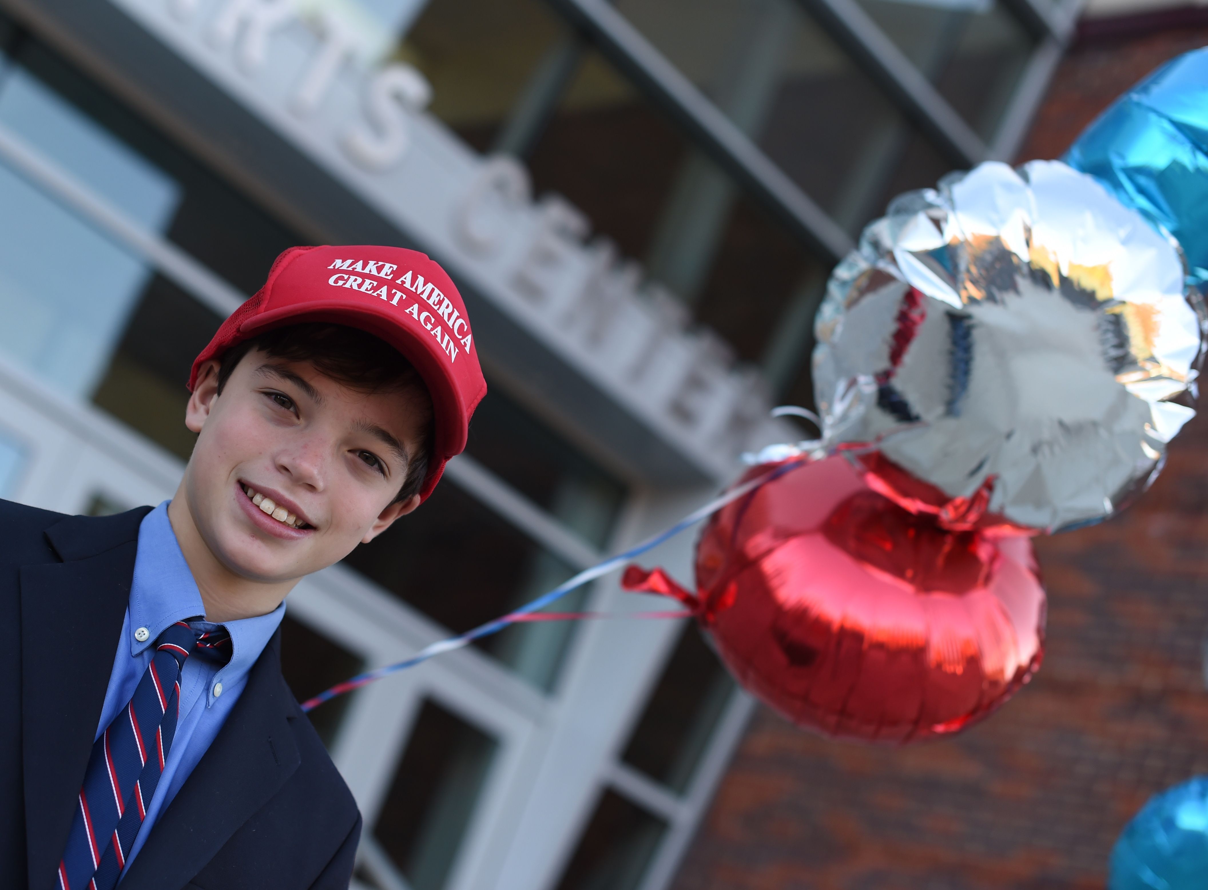 طفل يشارك فى الانتخابات الامريكية