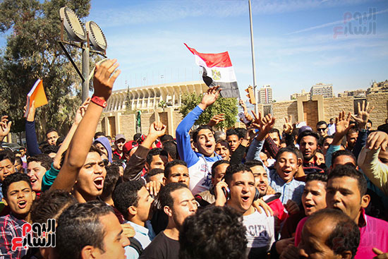 آلاف المشجعين حضروا إلى استاد القاهرة