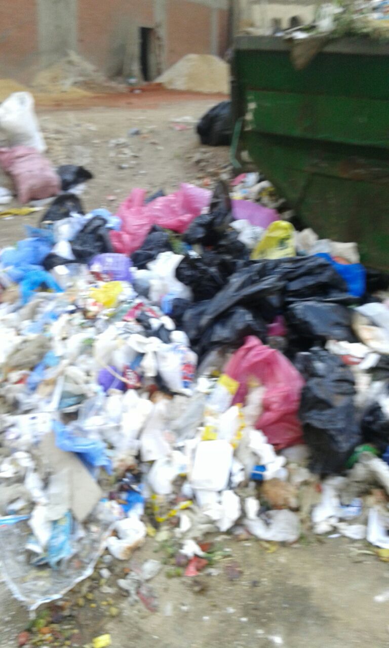 تراكم أتلال القمامة فى شارع الفاتح بمدينة طنطا