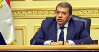 عمرو الجارحى وزير المالية1