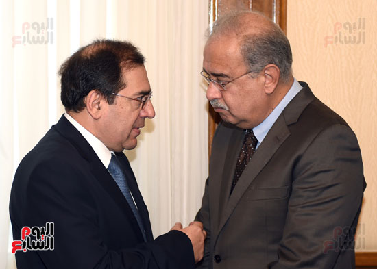  رئيس الوزراء مع طارق الملا وزير البترول