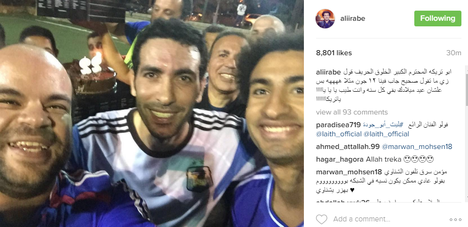 على ربيع ينشر صورته مع أبو تريكة: "جاب فينا 12 جون"