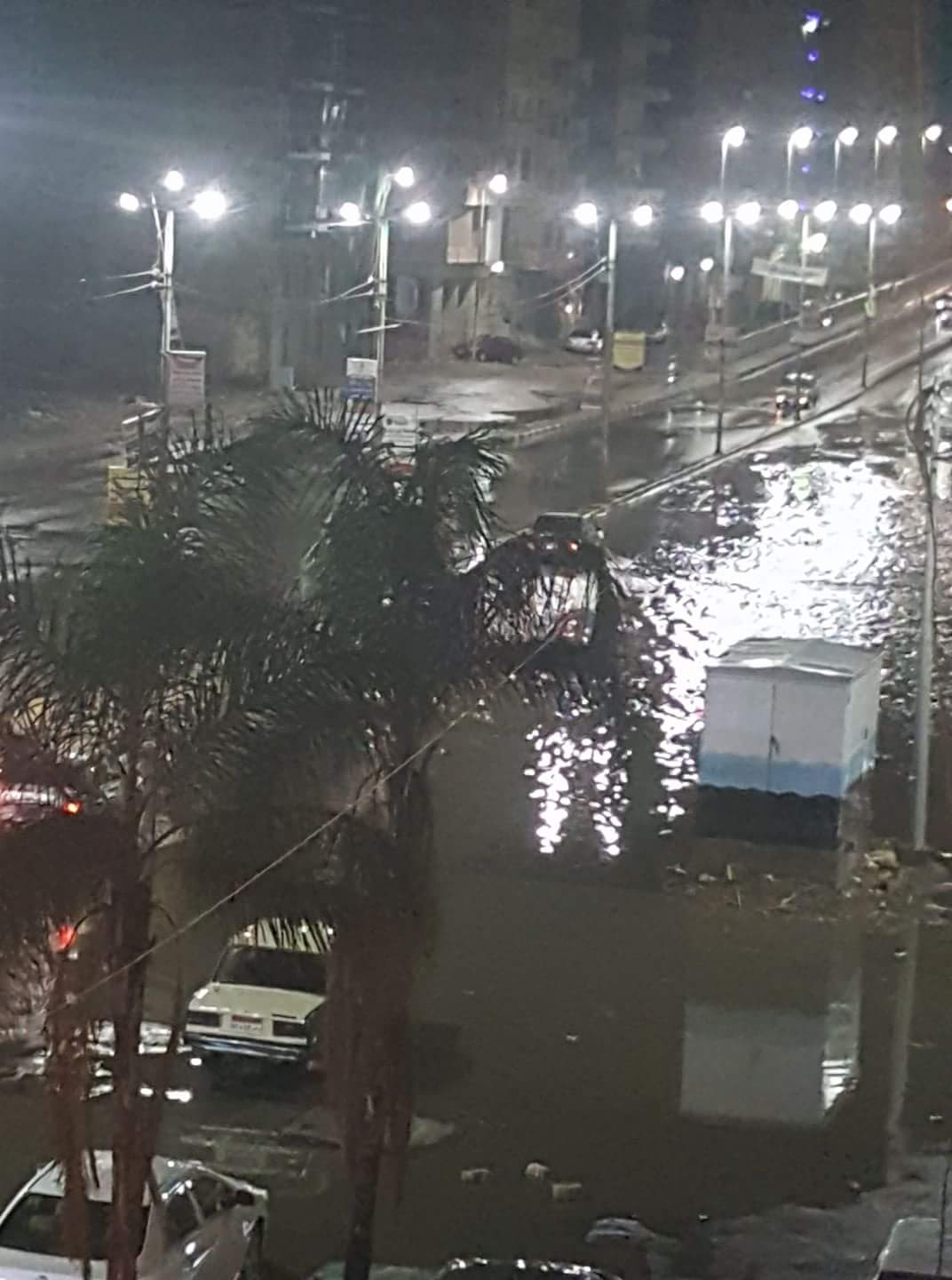 غرق شوارع مدينة كفر الدوار بالبحيرة فى مياة الأمطار