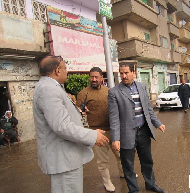 رئيس مدينة سمنود يتابع رفع مياه الأمطار