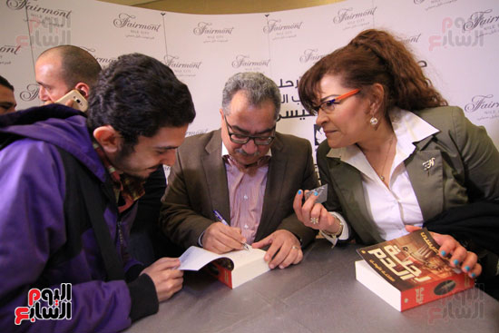 حفل توقيع رواية رحلة الدم للكاتب والإعلامى إبراهيم عيسى (67)