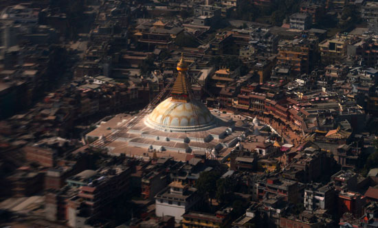 معبد بوذاناث ستوبا فى كتماندو يعود للعمل بعد زلزال نيبال المدمر
