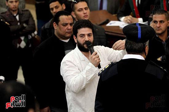 محاكمة نجل مرسى وقيادات الإخوان بـفض رابعة (7)
