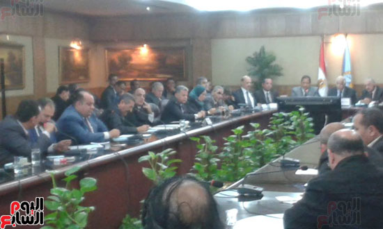 النواب يطالبون وزير النقل بمطالب دوائرهم