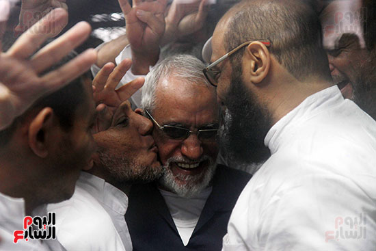 محاكمة نجل مرسى وقيادات الإخوان بـفض رابعة (16)