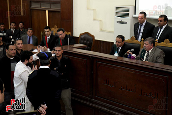 محاكمة نجل مرسى وقيادات الإخوان بـفض رابعة (4)