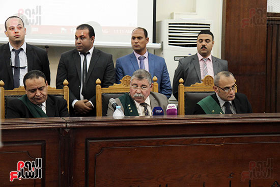 محاكمة نجل مرسى وقيادات الإخوان بـفض رابعة (2)