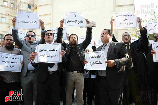وقفة للمحامين داخل نقابتهم احتجاجًا على قرار النقيب بتنقية الجداول (34)