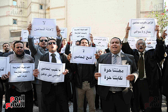وقفة للمحامين داخل نقابتهم احتجاجًا على قرار النقيب بتنقية الجداول (30)