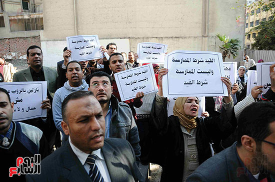 وقفة للمحامين داخل نقابتهم احتجاجًا على قرار النقيب بتنقية الجداول (9)