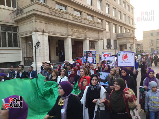 مسيرة-لمناهضة-التحرش-بجاكعة-القاهرة-(1)
