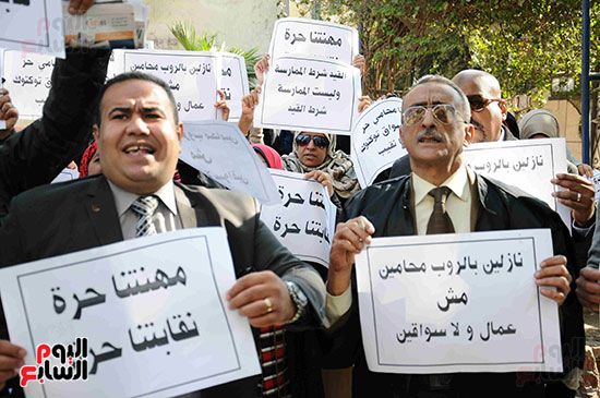 وقفة للمحامين داخل نقابتهم احتجاجًا على قرار النقيب بتنقية الجداول (37)