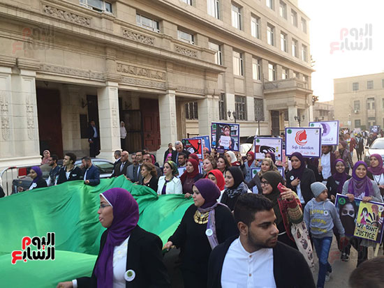 مسيرة-لمناهضة-التحرش-بجاكعة-القاهرة-(10)