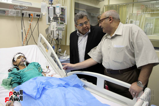 وزير التعليم العالي يزور مصابي حادث الكنيسة البطرسية بمستشفى الدمرداش (13)