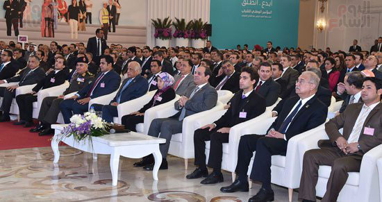 انطلاق فعاليات جلسة الحوار الشهرى للشباب بحضور الرئيس السيسى