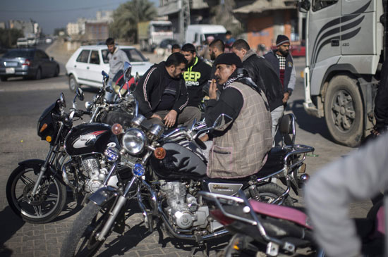 مئات الدراجات نارية تصل غزة عبر الأنفاق