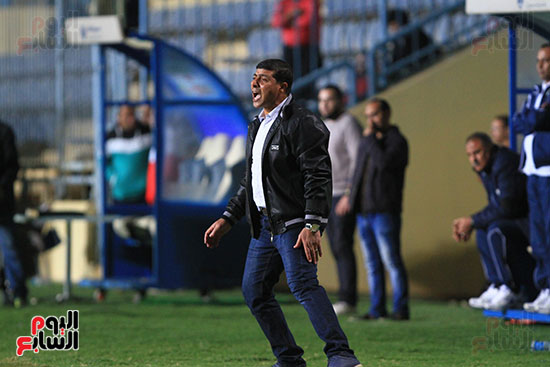 طارق العشرى يعطى التوجيهات للاعبين