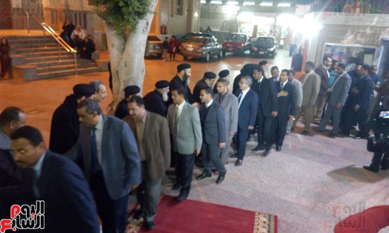 قيادات كنسية تتلقى واجب العزاء