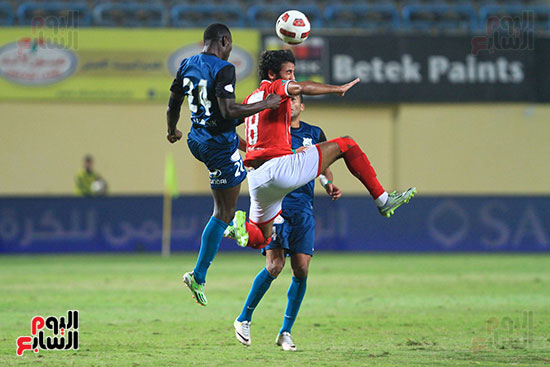 مروان محسن يضرب الكرة برأسه